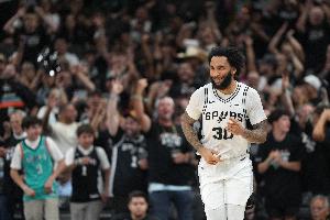 尚帕尼半场轰进8记三分平NBA历史替补球员半场三分命中数纪录